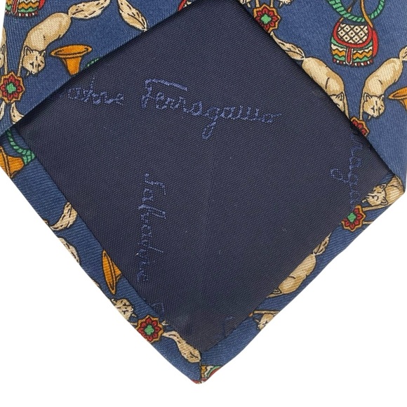 Salvatore Ferragamo Country Pursuits Fox Hunting Classic Luxury 100% Silk Tie - Picture 3 of 11